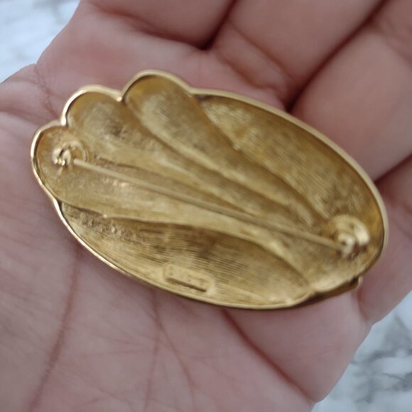 Vintage Rare  Wave/Shell Design Gold Tone Pin Brooch signed MONET - Picture 6 of 6